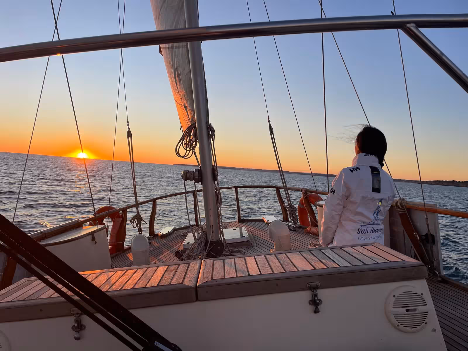 Serene sunset view from a sailboat deck in Portimao perfect for a romantic Algarve sailing experience with sparkling wine