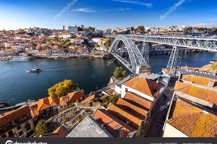 Porto Douro River panorama with Dom Luís I Bridge, ideal stop on Lisbon to Porto private transfer tour