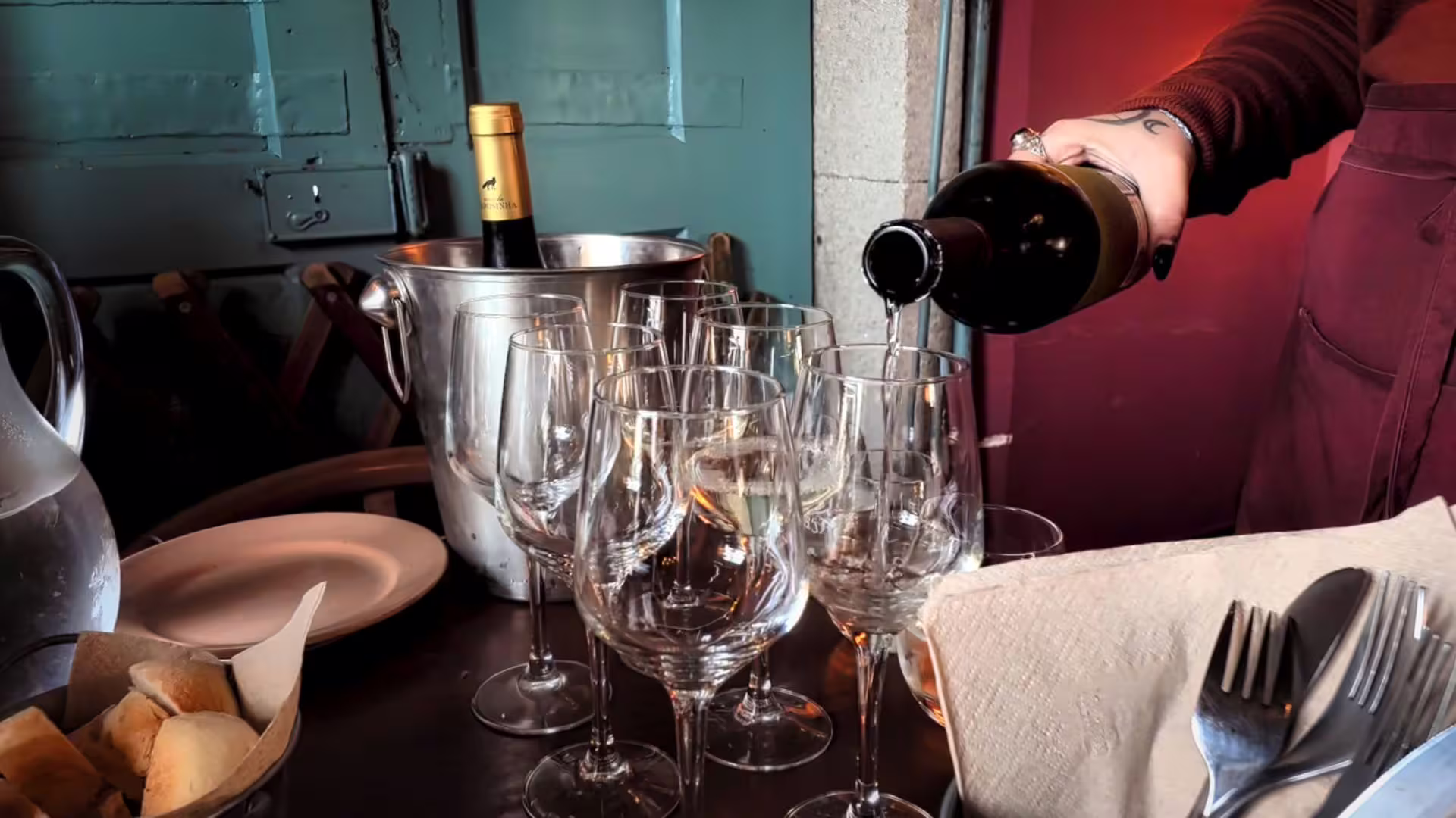 Image of white wine being served before our first wine tasting on Cooltour Oporto's Porto Fado & Wine Tour