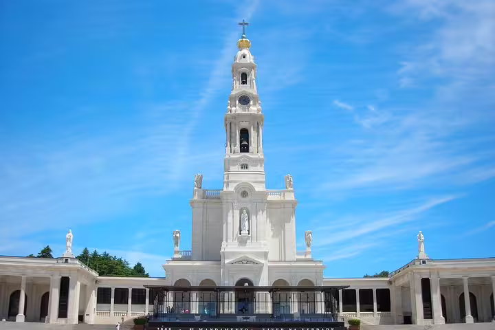 Visit the majestic Basilica of Our Lady of the Rosary in Fátima on an enriching full-day tour from Porto to Coimbra.