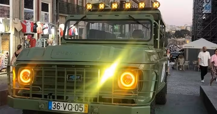 Classic jeep at sunset in Porto by the Douro, starting point for Porto by Night romance and lights tour