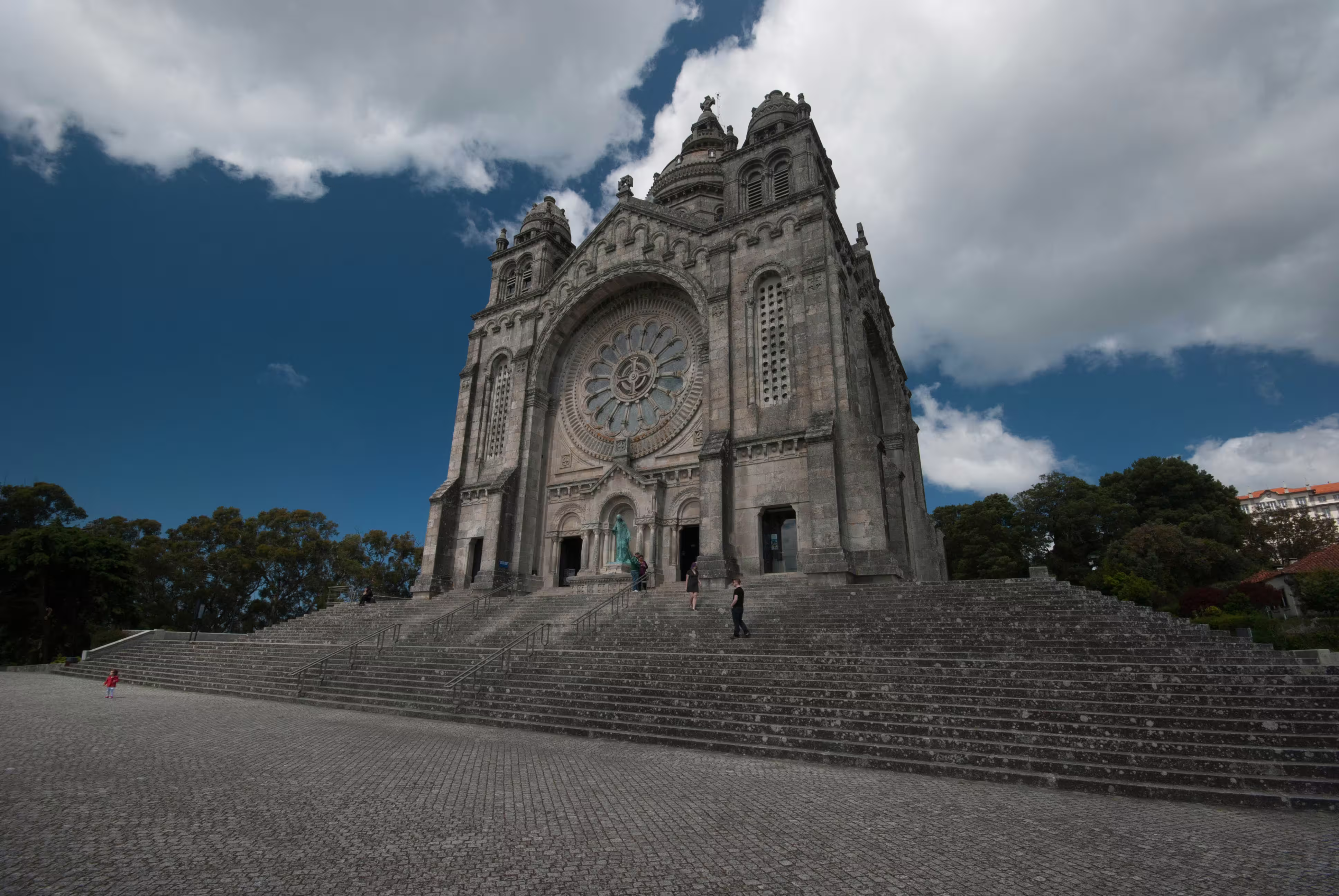 Majestic stone cathedral with intricate architecture on the Porto to Viana do Castelo private car transfer tour.