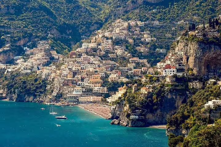 Panoramic view of Positano’s colorful cliffside houses and beach on a private Amalfi Coast tour from Sorrento with lunch