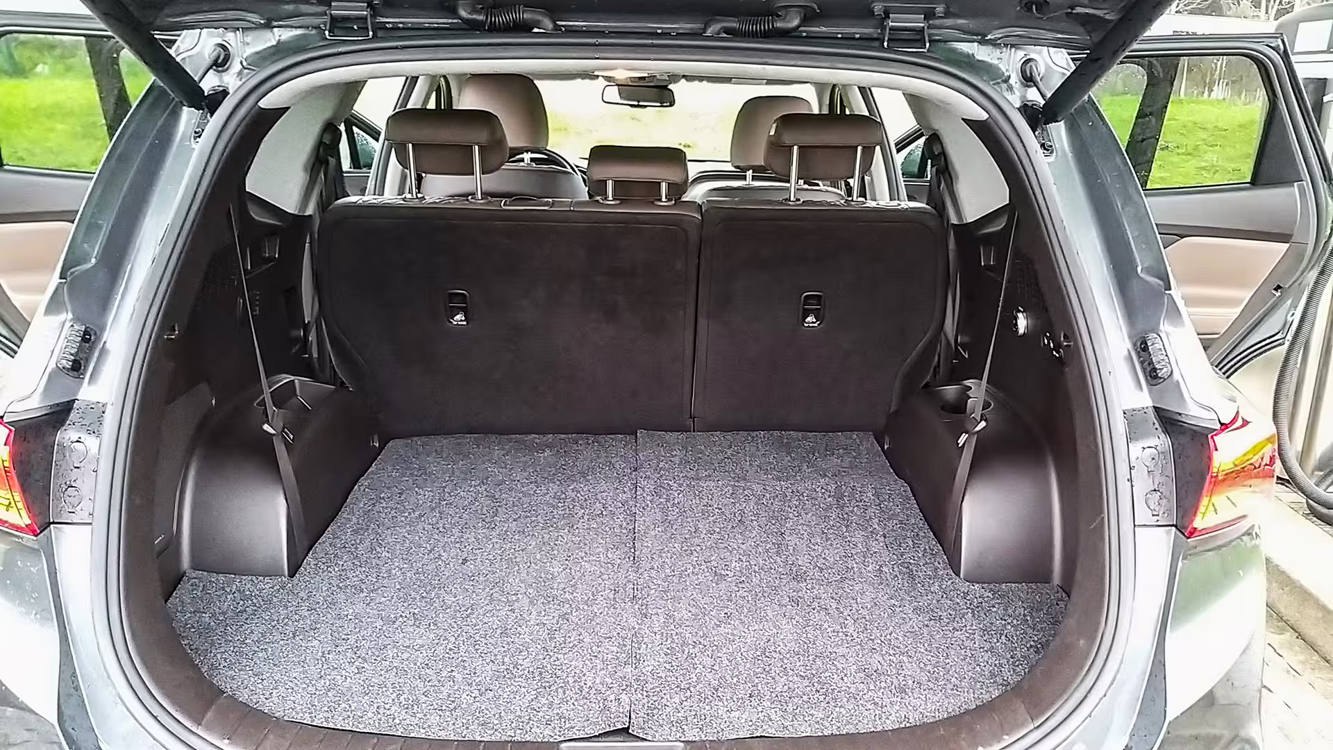 Spacious car trunk for luggage on private transfer from Porto to Vila Real, offering ample storage and comfort.