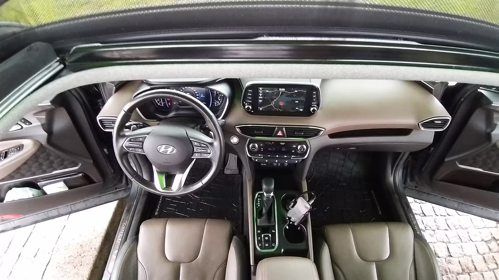Modern dashboard and steering wheel of a private transfer car for Porto to Vila Real journey, highlighting comfort and tech.