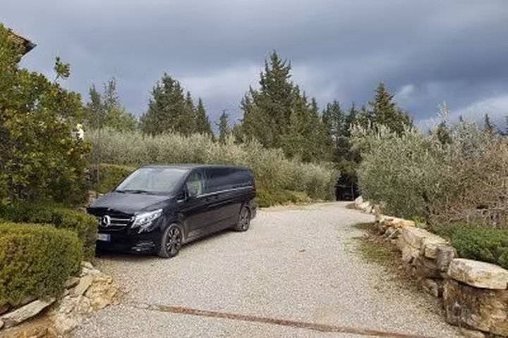 Private minivan transfer in Tuscan countryside for Chianti wine tasting tour to Castellina and Greve from Florence