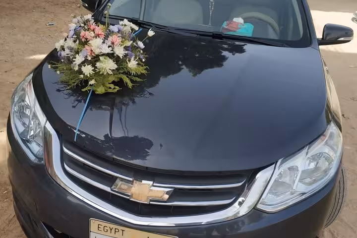 Private Luxor airport transfer car with flower arrangement, comfortable door-to-door ride from Luxor International Airport