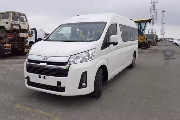 Modern air-conditioned private minivan for one-way Hurghada to Luxor transfer with door-to-door service
