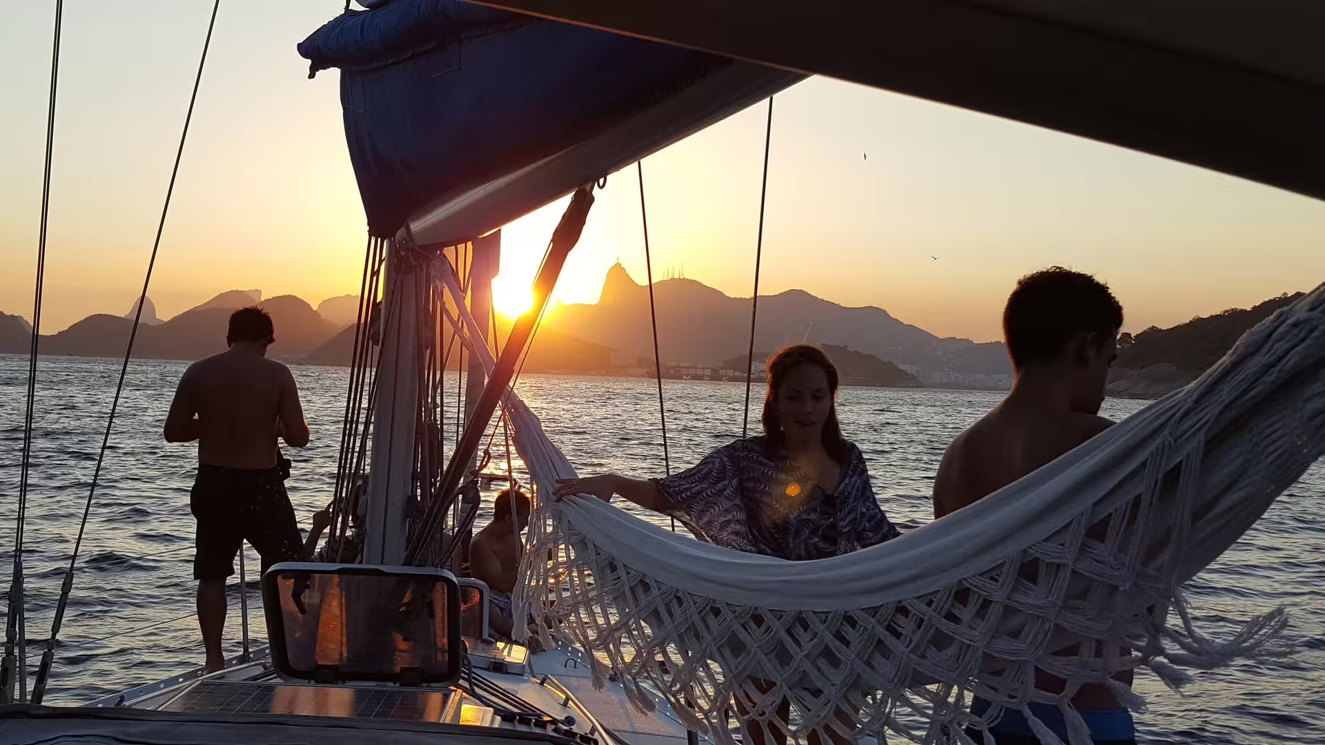 Passengers relax on a private sailing tour at sunset with stunning ocean views aboard Makani Maikai.