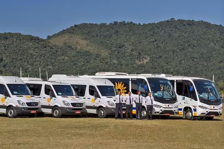 Fleet of private shuttles ready for transport from Rio de Janeiro to Buzios, offering comfortable travel services.