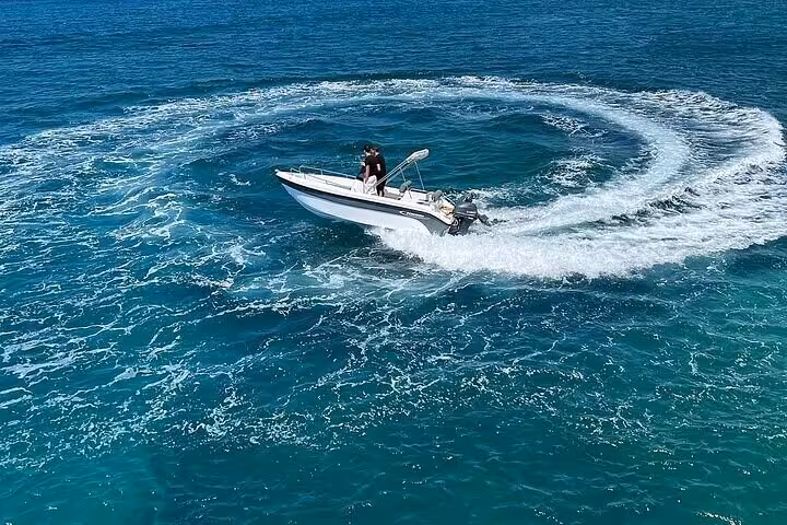 Private speedboat spinning on Red Sea in Sharm El Sheikh, 2-hour tour with hotel transfer included