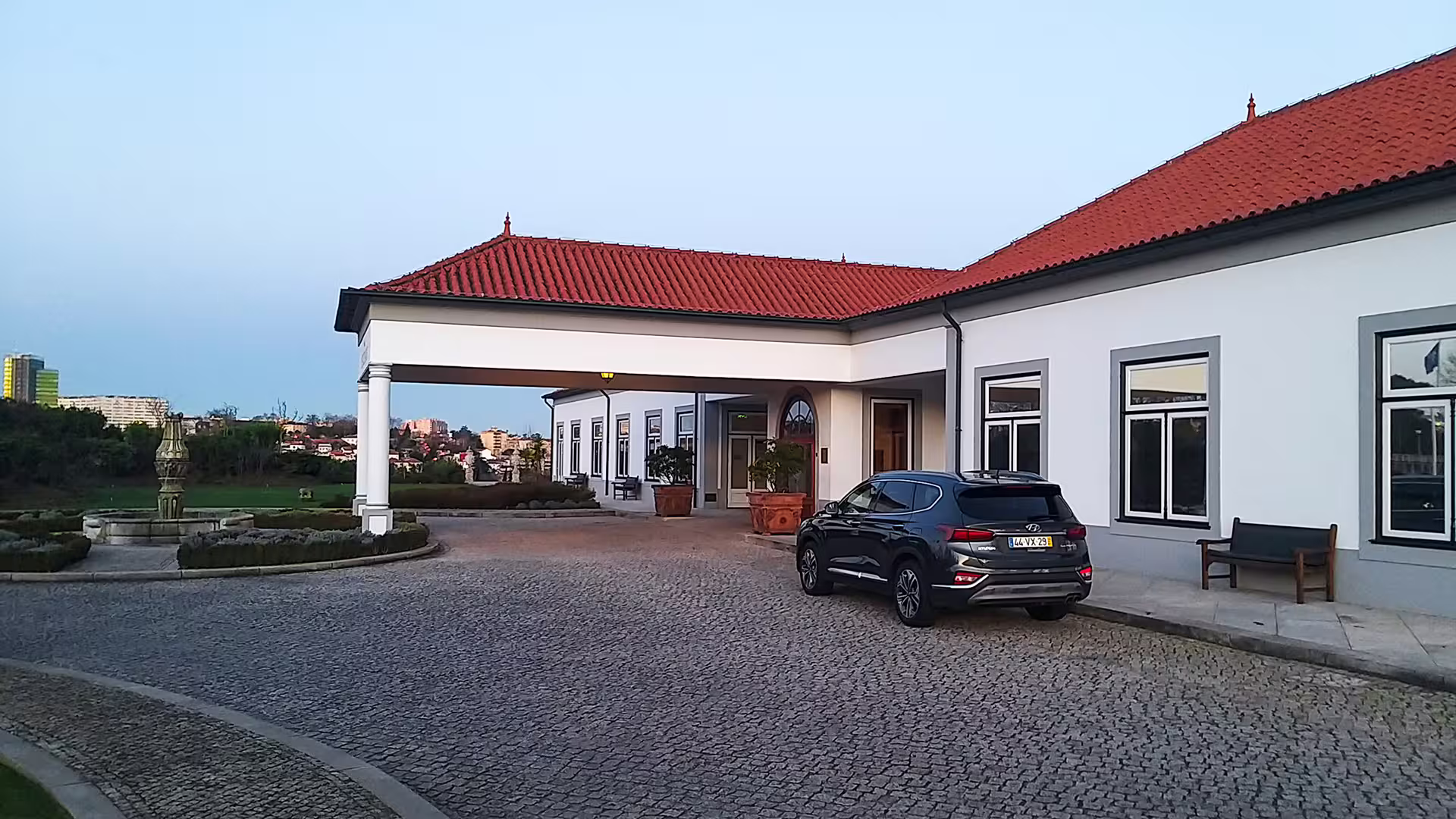 Elegant SUV at a stylish hotel entrance, perfect for a private transfer from Porto to Vila Real, showcasing convenience.