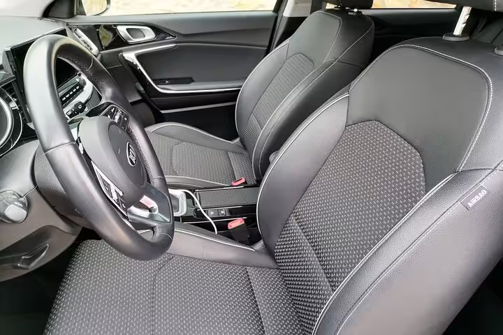 Comfortable front seats of a private transfer car, ideal for Faro, Albufeira, Alvor, Seville, Lisbon, and Lagos journeys.