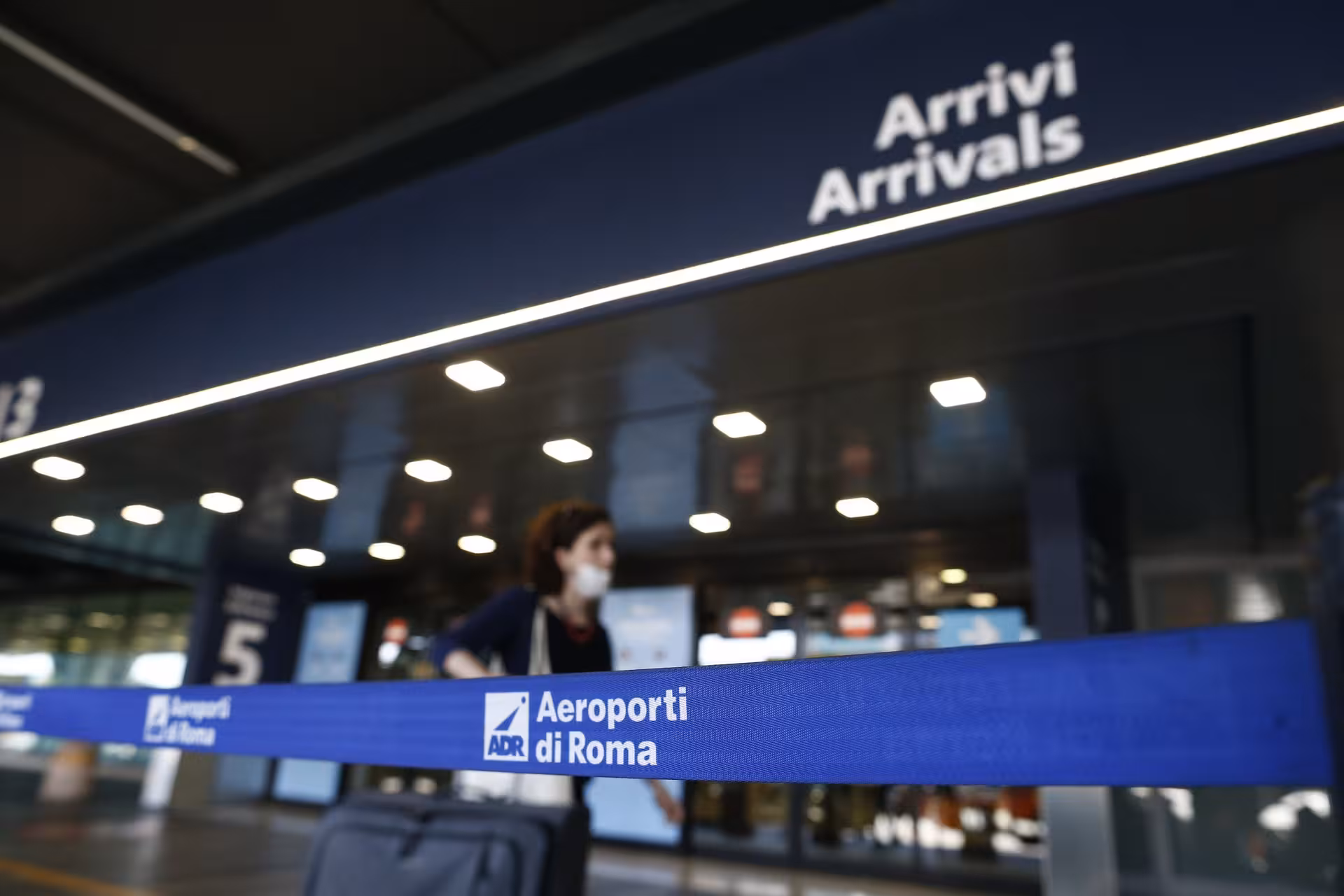 Traveler arriving at Aeroporti di Roma, ideal for private transfer from FCO to Rome city center or vice versa.