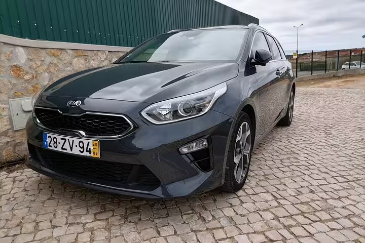 Sleek private transfer vehicle ready for tours to Faro, Albufeira, Alvor, Seville, Lisbon, and Lagos.