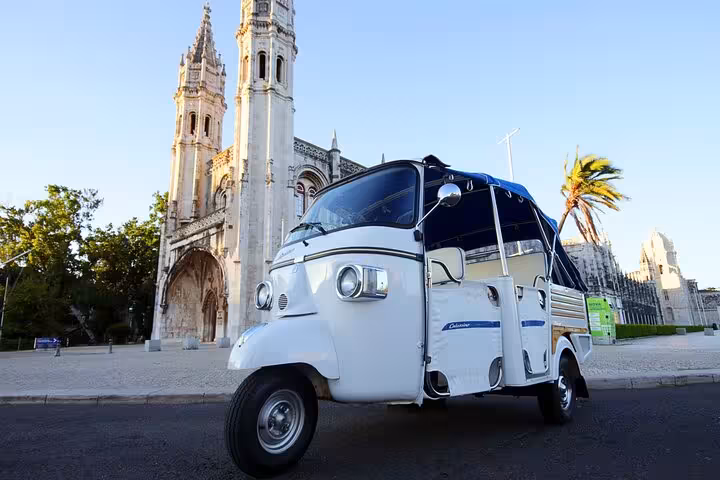 Private Tuk Tuk tour in Belém Lisbon by Jerónimos Monastery, ideal for 2-hour ride with pastel de nata