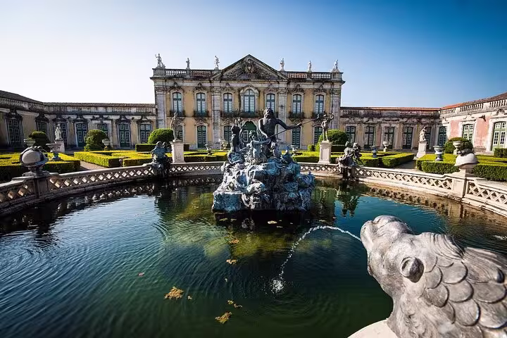 Elegant view of the Queluz Palace gardens and fountain, a highlight of the Mafra, Ericeira, and Queluz small-group tour from Lisbon.
