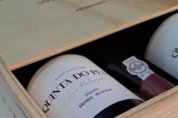 Quinta do Peça Douro Grande Reserva wine elegantly displayed in a wooden box, highlighting premium quality.