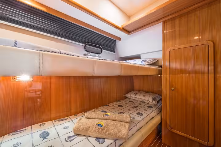Stylish twin bunk cabin on Raffaelli Shamal 40 yacht, perfect for family luxury yacht tours from Sorrento to Capri.