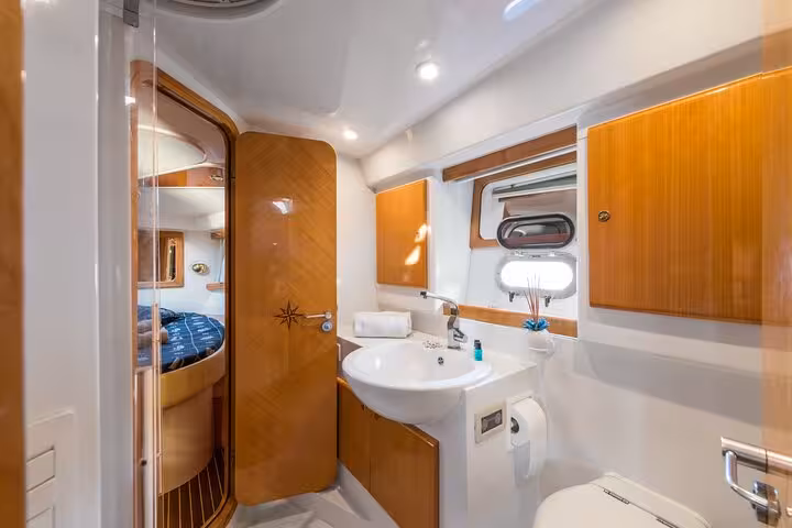 Luxurious yacht cabin bathroom interior on the Raffaelli Shamal 40 for a private Capri tour from Sorrento.