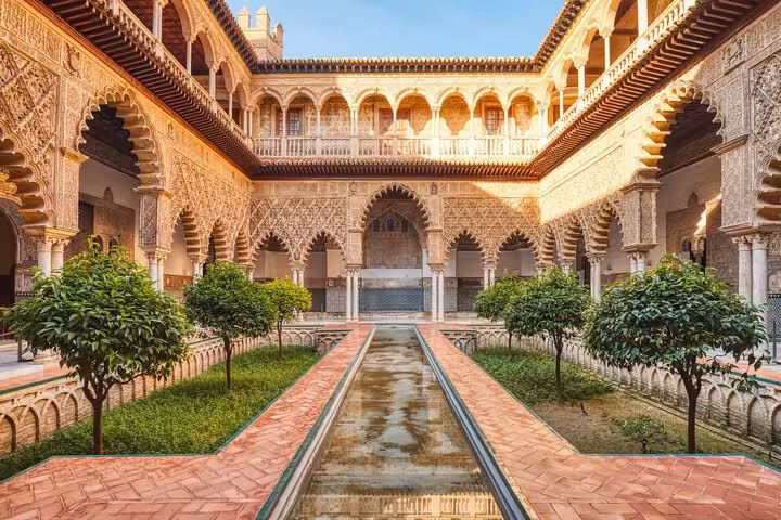 Real Alcázar: Discover the secrets of Moorish architecture (Patio de las Doncellas).