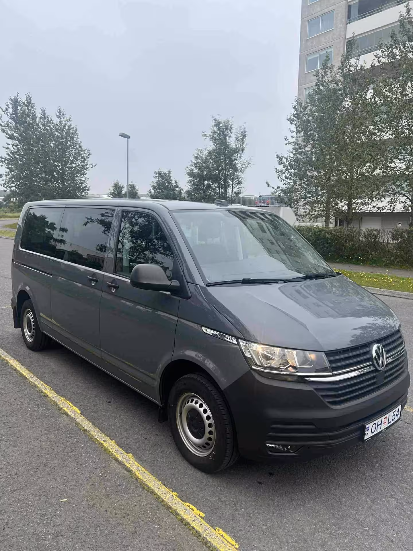 Private transfer van in Reykjavík for Keflavík Airport pickup and drop-off, comfortable door-to-door ride