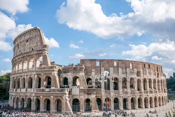 Rome Colosseum view, starting point for Rome to Florence sightseeing day trip by high-speed train