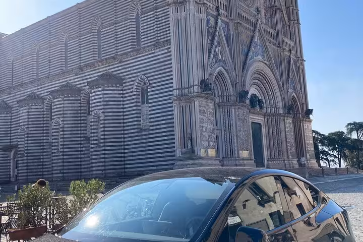 Private transfer car parked near Orvieto Cathedral offering a comfortable Rome to Orvieto journey with professional driver