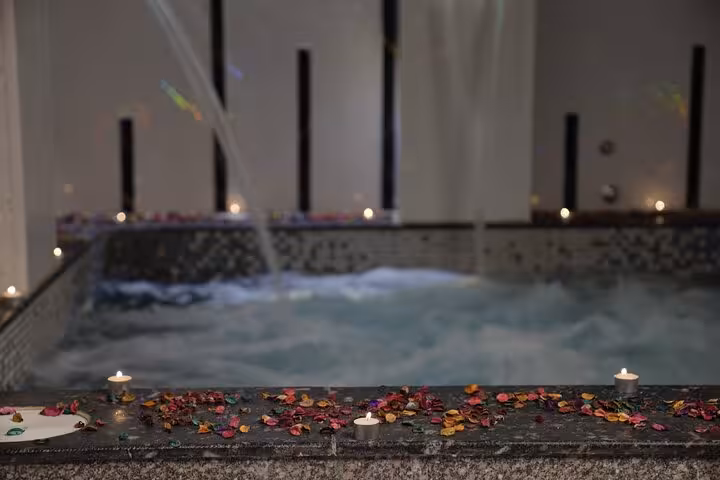 Candlelit jacuzzi with rose petals at Royal Hammam spa in Sharm El Sheikh for a solo relaxation day