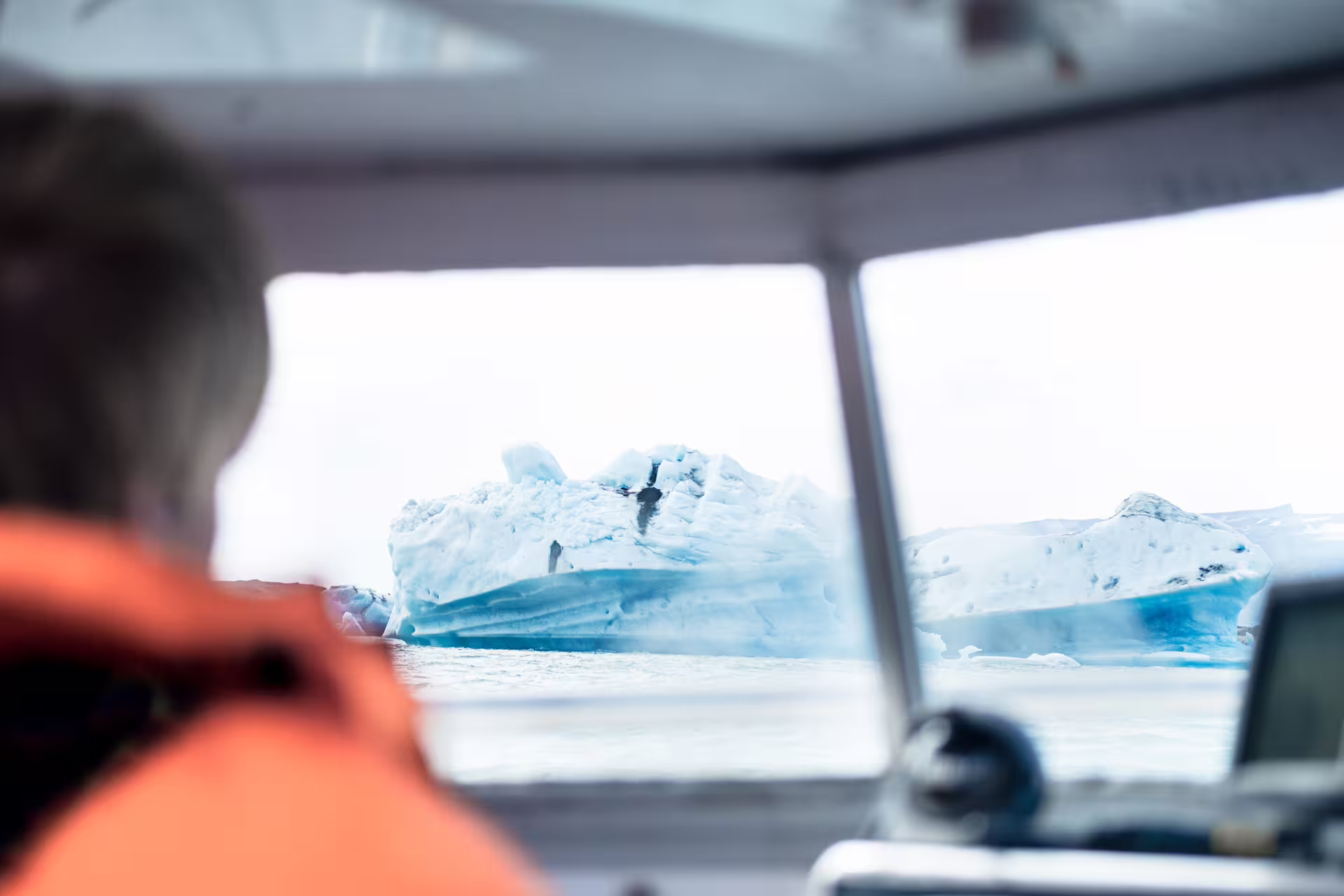 Sailing amongst the icebergs on Glacier Lagoon