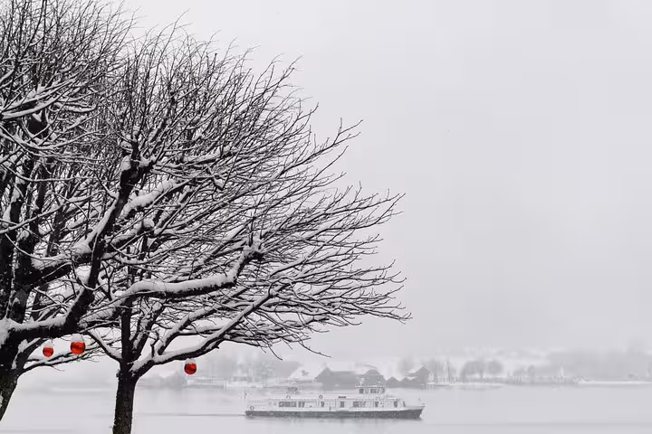 Snowy lakeside in Salzkammergut with winter boat views, scenic stop on Salzburg Christmas markets day trip