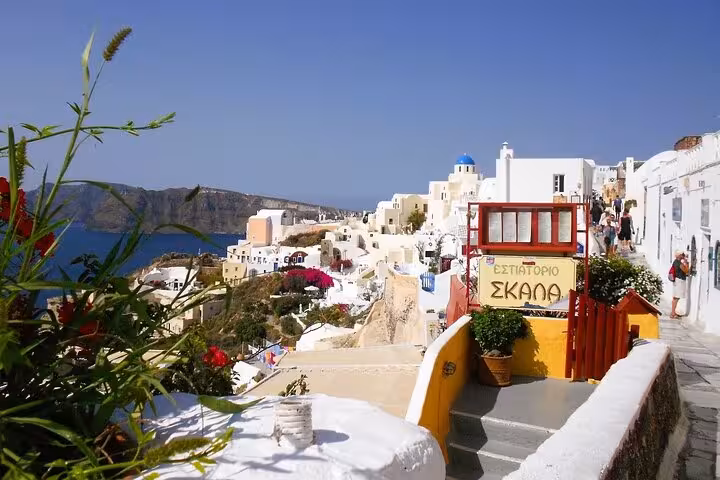 Oia cliffside walkway with whitewashed houses and sea views, Santorini small-group cruise shore excursion