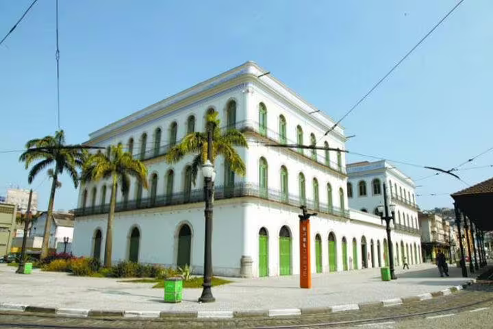 Historic Coffee Museum in Santos with colonial architecture and palm trees, a highlight of the Mont Serrat tour.