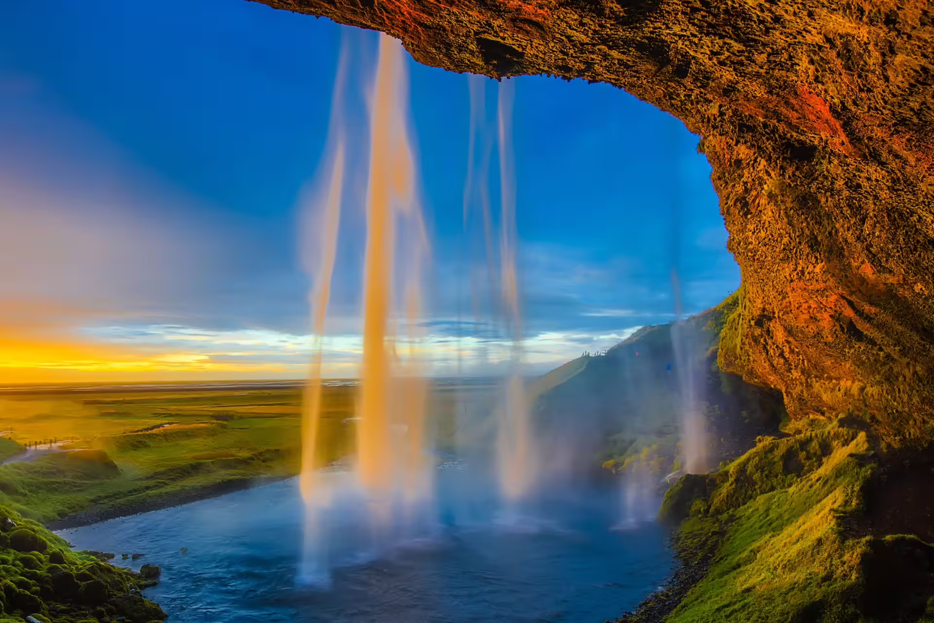 Seljalandsfoss waterfall