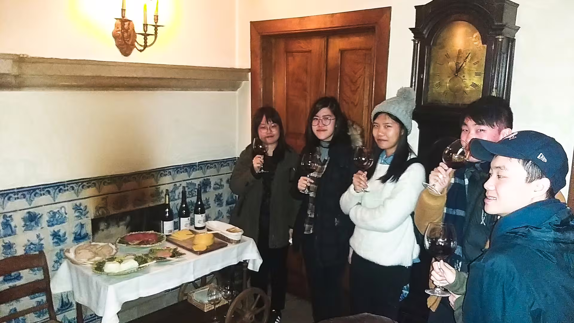 Visitors enjoy wine tasting and local cheese at Serra da Estrela Park, highlighting cultural and culinary experiences.