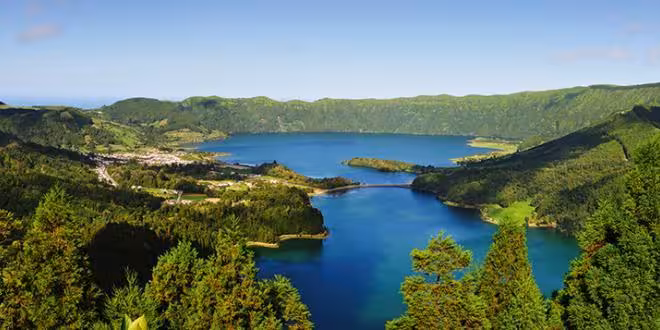 Panoramic view of Sete Cidades twin lakes on São Miguel, highlight of full-day Jeep tour to Lagoa do Fogo