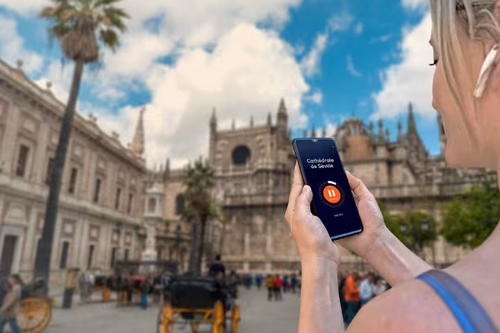 Self-guided tour of Seville: Listen to the history of the Cathedral and the Giralda on your mobile.
