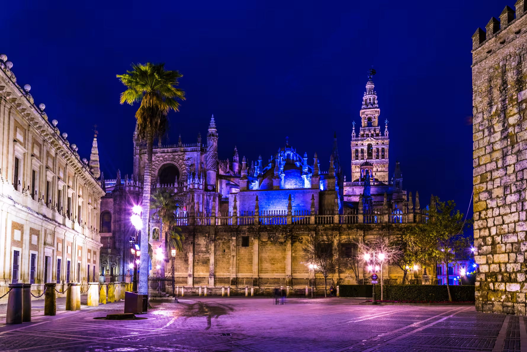 Seville Cathedral and Giralda tower lit at night, iconic stop on Misterios Locales + Real Alcazar evening tour