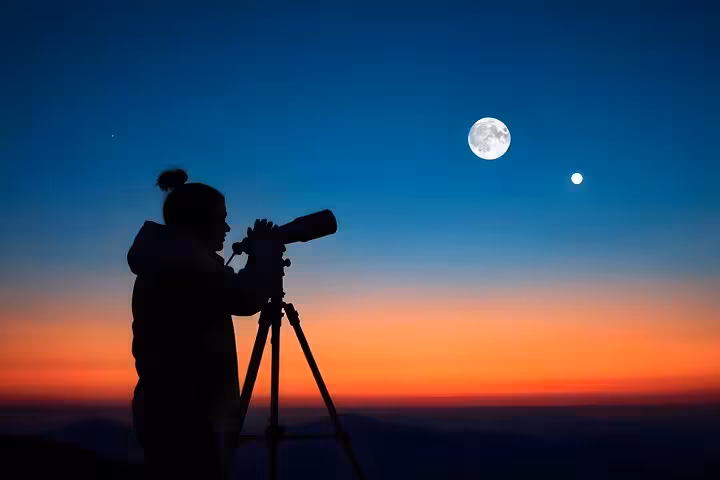 Sharm El-Sheikh stargazing experience with telescope under full moon in Sinai desert, BBQ dinner and show