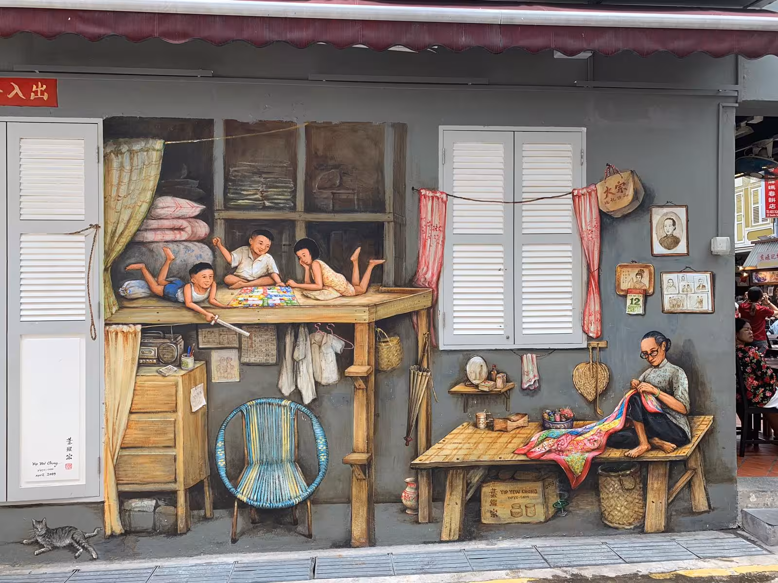 Charming mural depicting traditional Singaporean family life, found in the heart of Chinatown.