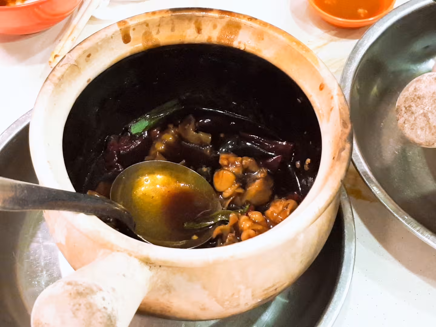 Flavorful clay pot dish with rich sauce and ingredients, featured on Singapore's Geylang walking tour with free eSIM.