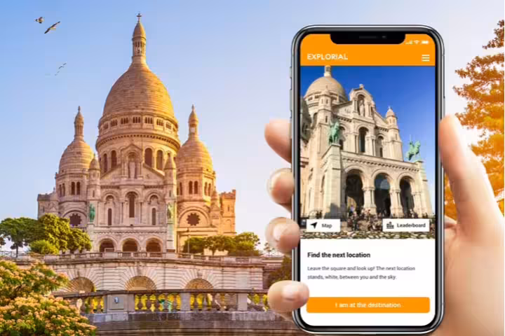 Smartphone app guiding Sacré-Cœur Basilica clue on Paris Montmartre self-guided scavenger hunt tour