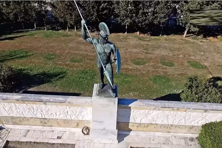 Spartan warrior statue memorial at Thermopylae, key photo stop on the 300 Spartans and Delphi full-day tour