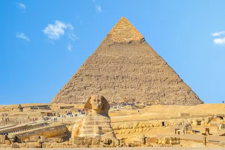 Great Sphinx and Great Pyramid of Giza, highlight of Cairo day tour from Hurghada with guided sightseeing