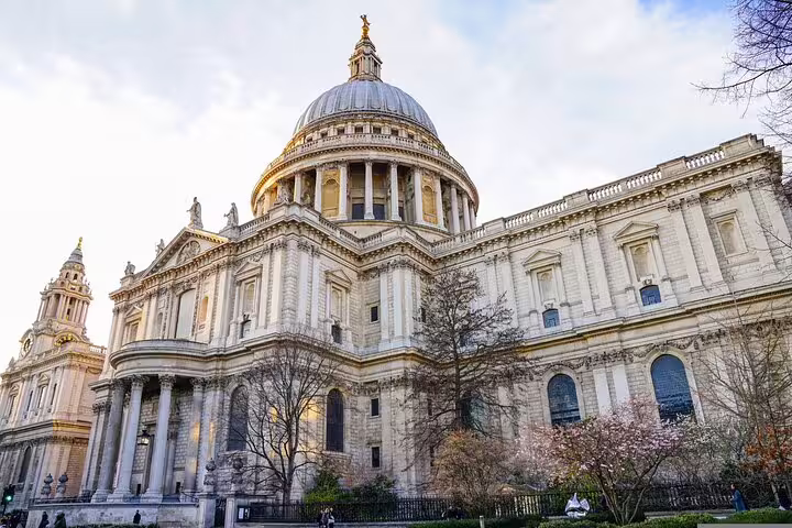 Stunning architecture of St. Paul's Cathedral, a must-see on your private layover tour in London.