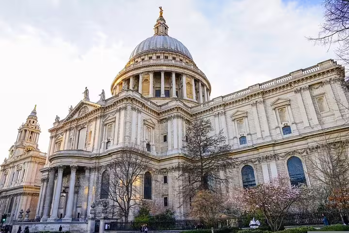 St Paul’s Cathedral exterior and iconic dome in London, highlight of a full-day London sightseeing tour with a local
