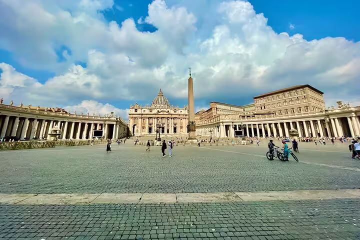 Wide view of St Peter’s Basilica and St Peter’s Square on a guided Vatican City tour with fast track entrance tickets