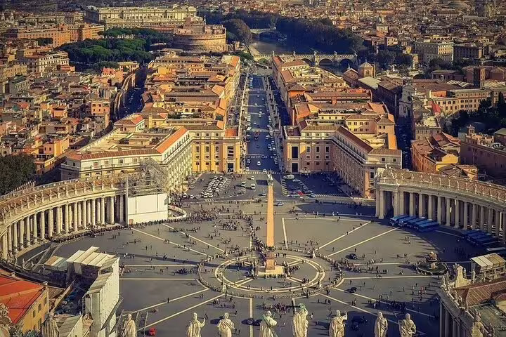 Aerial view of St Peter’s Square Vatican City on a private day trip from Civitavecchia cruise port to Rome