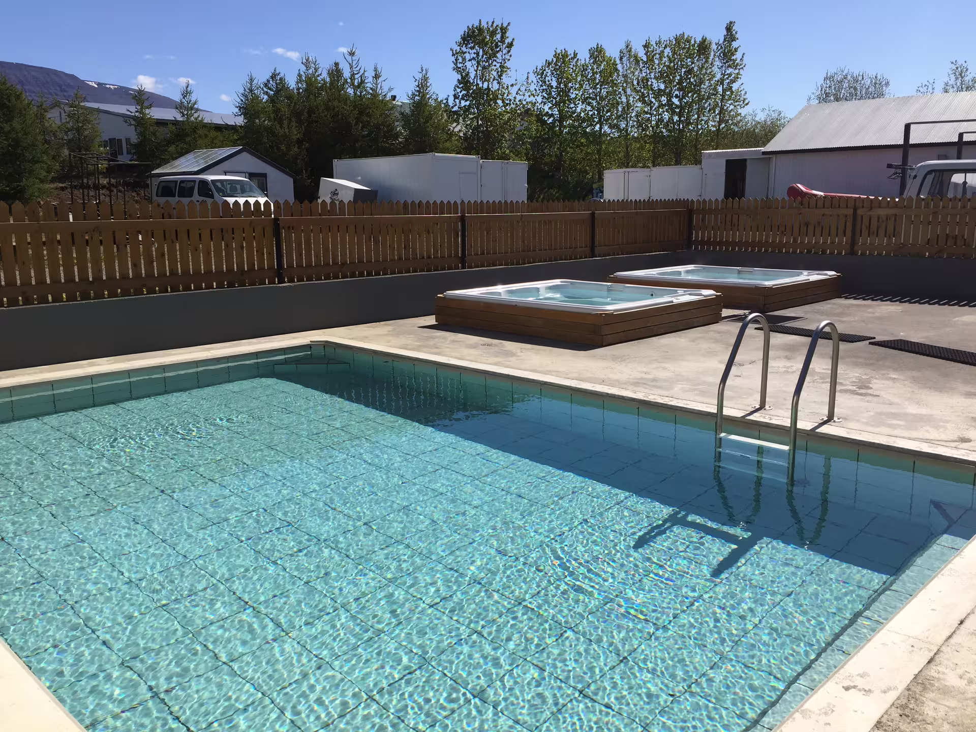 Outdoor pool and hot tubs at Svartá River Kayak trip site surrounded by scenic nature, ideal for relaxation after adventure.