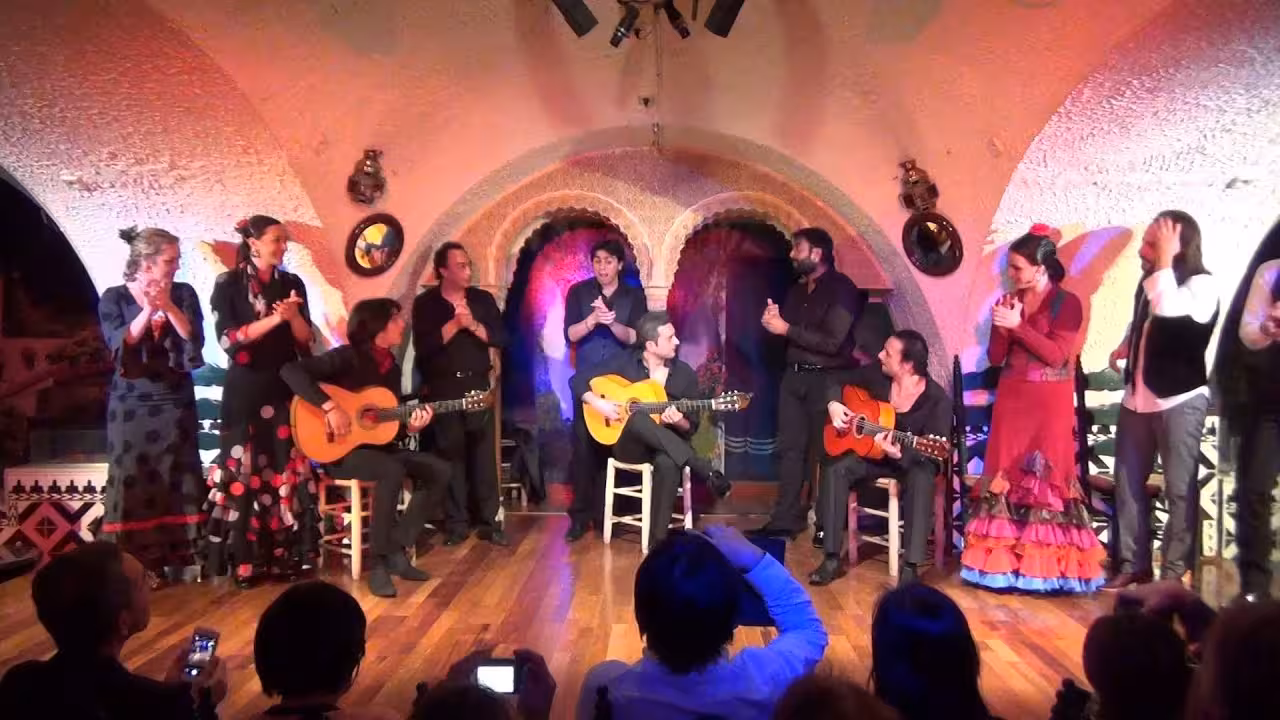 Tablao flamenco show in Barcelona with guitarists, singers and dancers, part of Encantos Locales tour